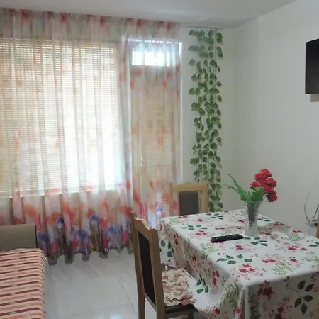 בית הארחה Viktoria פומורי